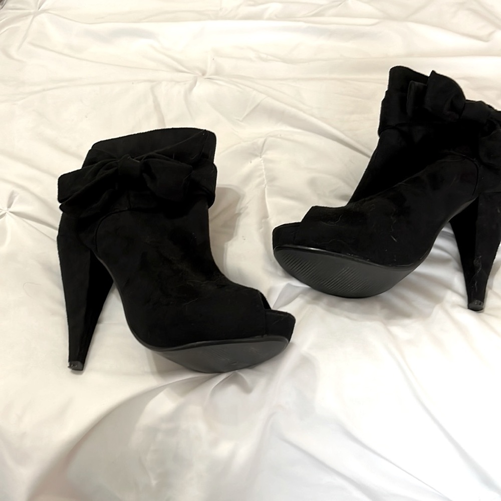 Peep toe ankle booty with a bow at top around the ankle